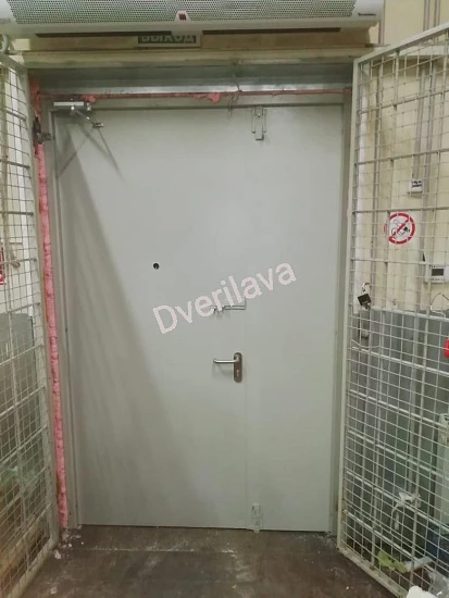 Двупольная белая техническая дверь